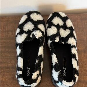 TOMS Women's Black and White Heart Pattern Shoes